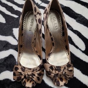 GUESS PEEP TOE BOW TIE PRINT WEDGE TAN SIZE 6M